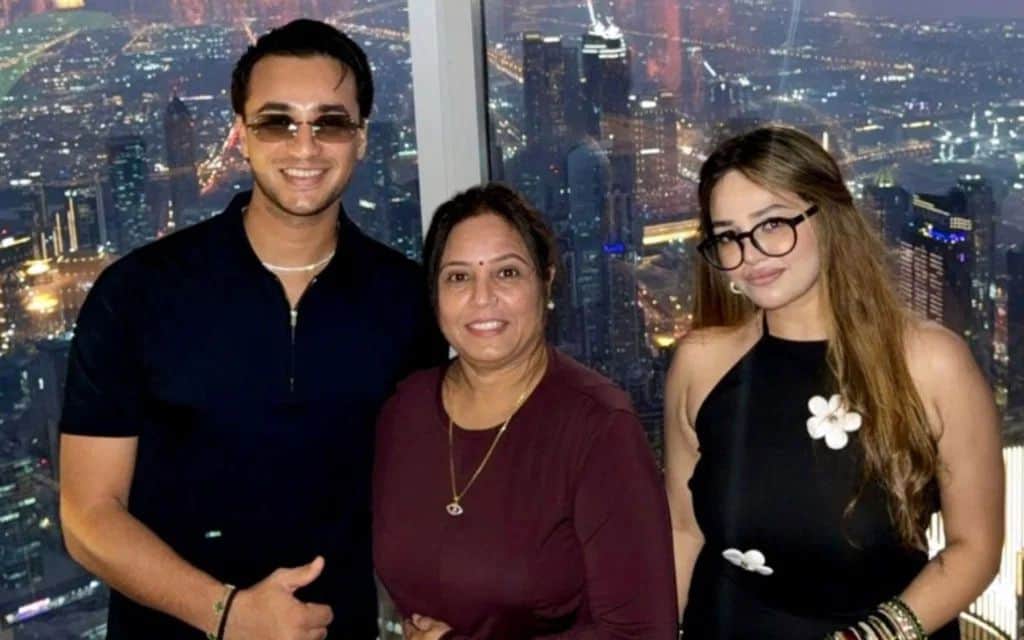 Abhishek Sharma Takes Time Off to Explore Dubai’s Iconic Burj Khalifa