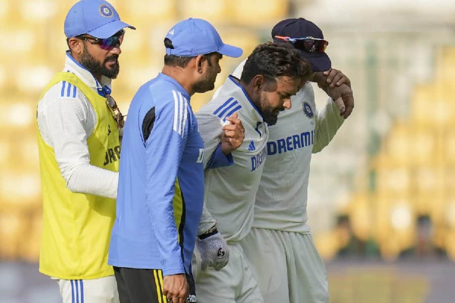 Rishabh Pant survives a injury scare